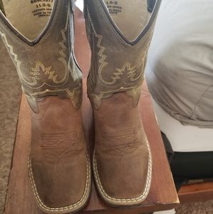 Kids cowboy/cowgirl boots size 11
